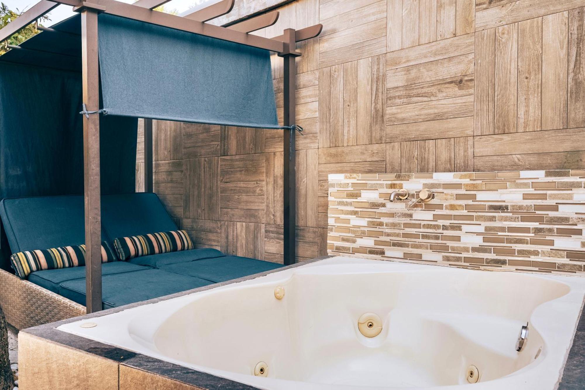 Loft Arte & Diseno: Urban Oasis with Private Jacuzzis and Terrace Apartment Cuernavaca Exterior photo